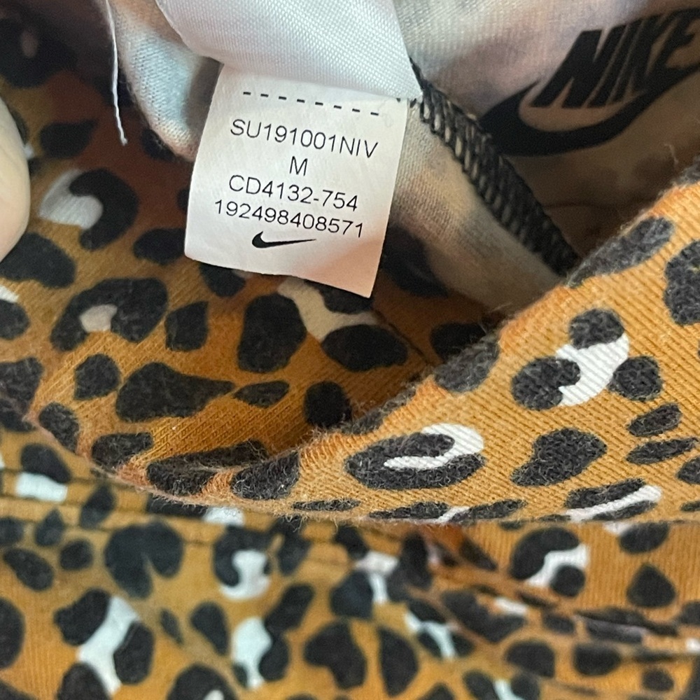 Nike Women’s Cheetah Animal Print  Comfort Soft Leggings size Medium - Picture 9 of 10